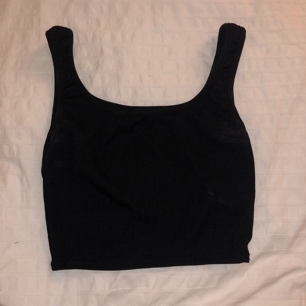 PrettyLittleThing Black ribbed crop top